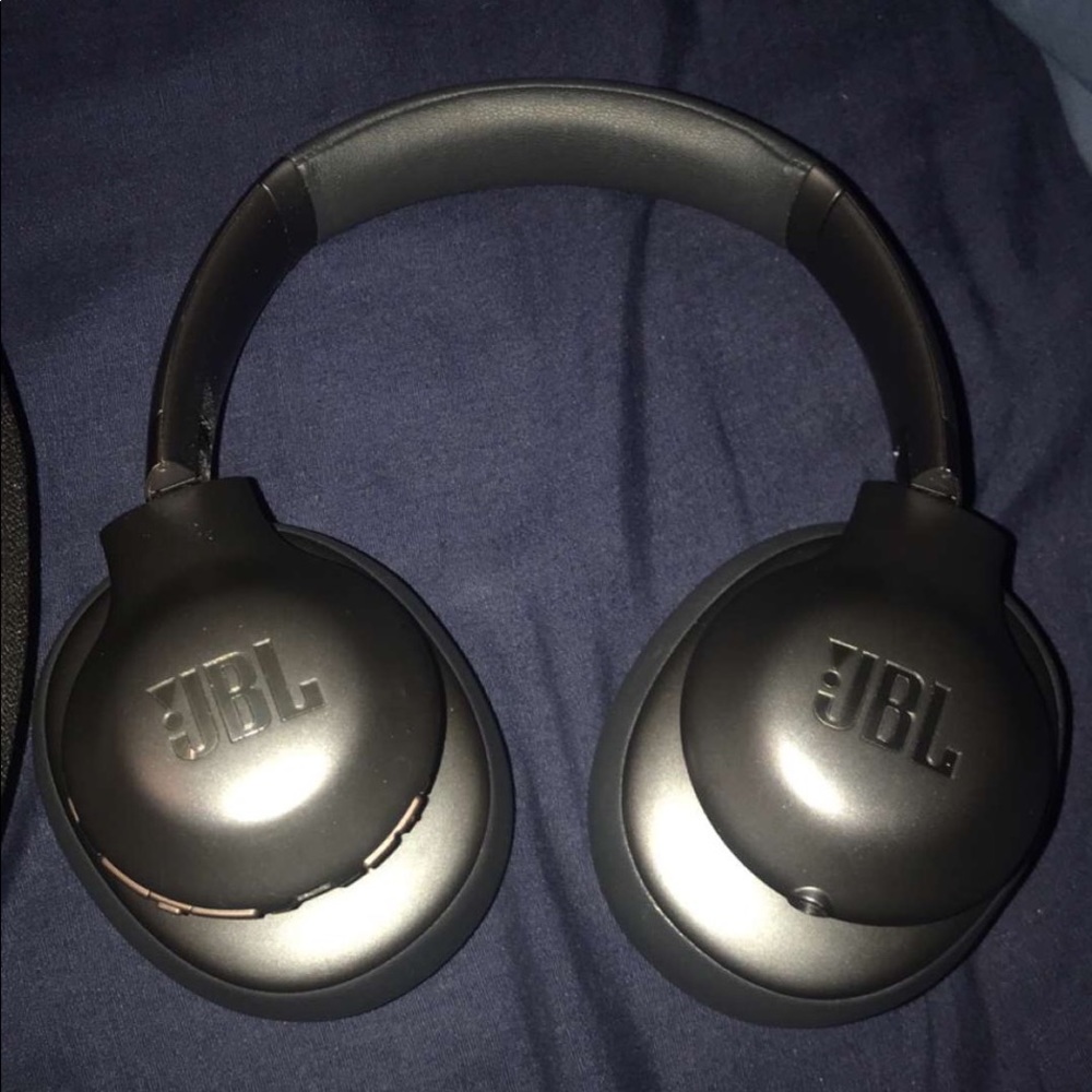 JBL Everest 750nc over ear headphones.